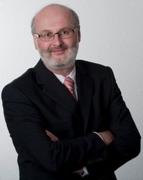 Gerd Waschbusch, Studienleiter und Dozent für den Fachbereich Betriebswirtschaft
