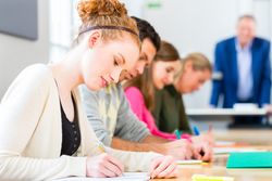 studenten_lernen_referent_AdobeStock_76264040.jpg